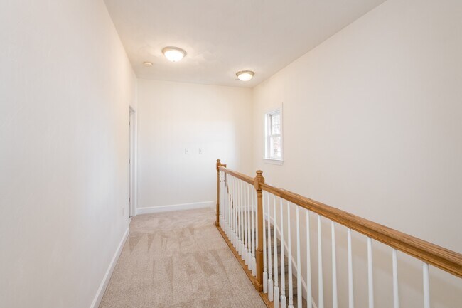 Building Photo - 915 Colley Ave