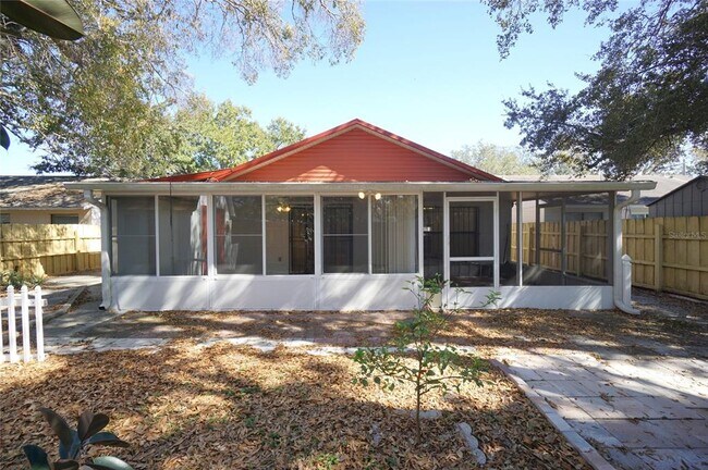 Building Photo - 6805 S Sheridan Rd