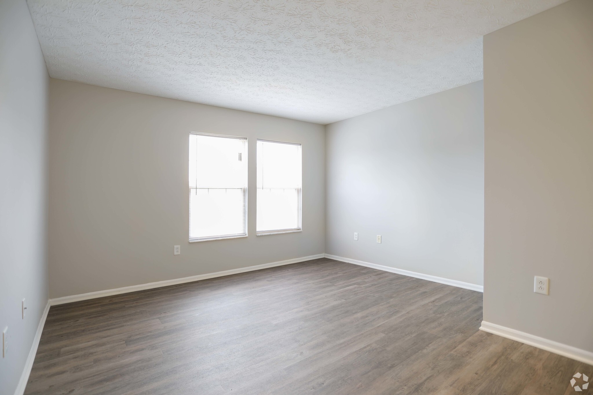 1 Bed/ 1 Bath - 735 Sq Ft. - Keny Boulevard Estates