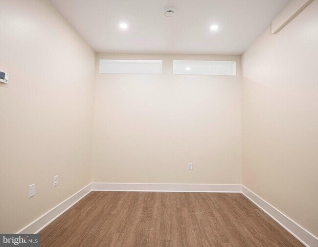 Building Photo - 128 N Bond St