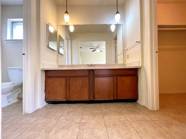 Building Photo - 4502 Mossygate Dr