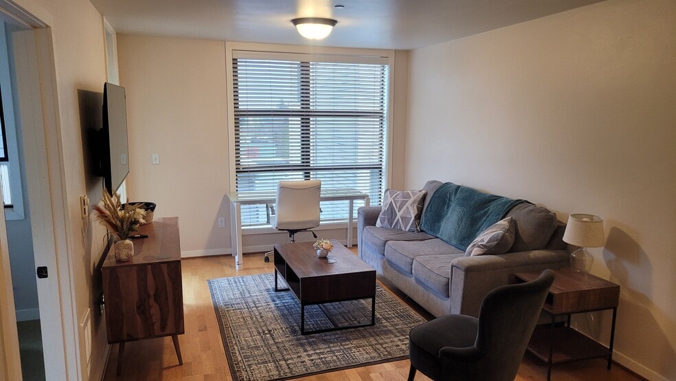 Living room with workspace/desk - 4116 California Ave SW