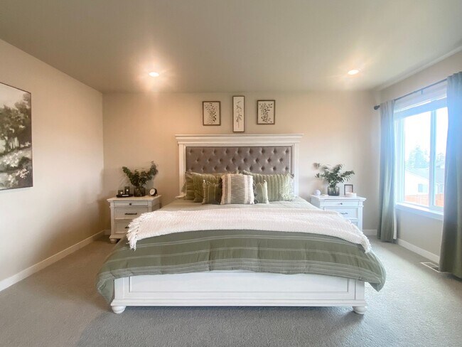 Building Photo - Modern Bonney Lake Home w/ AC  **SHORT TERM LEASE **