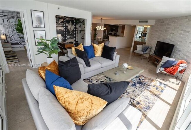 Building Photo - 1717 N Bayshore Dr