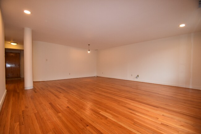 Building Photo - 322-26 Bainbridge St