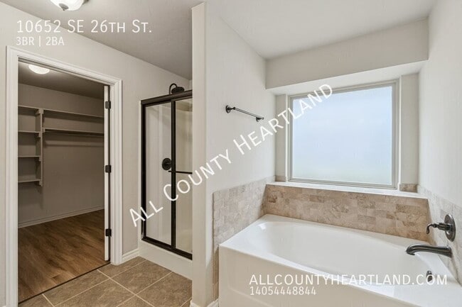 Building Photo - 10652 SE 26th St