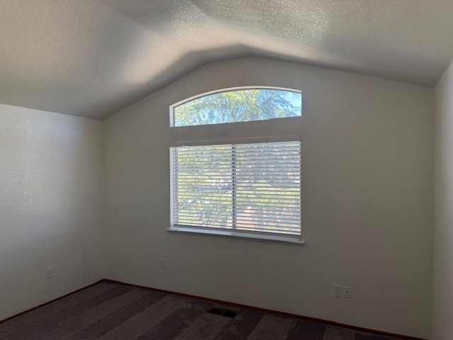 Building Photo - Tracy 3 Bedroom 2.5 Bathroom Home