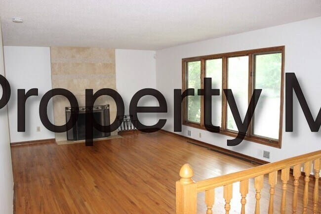 Building Photo - Edina Single Family Home, Hardwood Floors,...