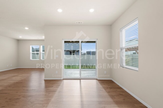 Building Photo - Welcome to this stunning 4-bedroom, 2-bathroom home located in the heart of Spokane, WA.