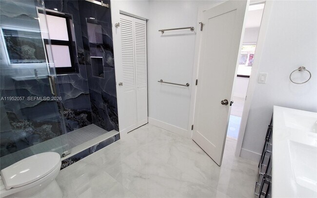 Building Photo - 216 Shadow Way