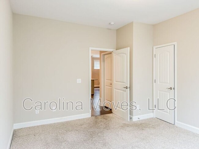 Building Photo - 3 Rocky Meadow Ct