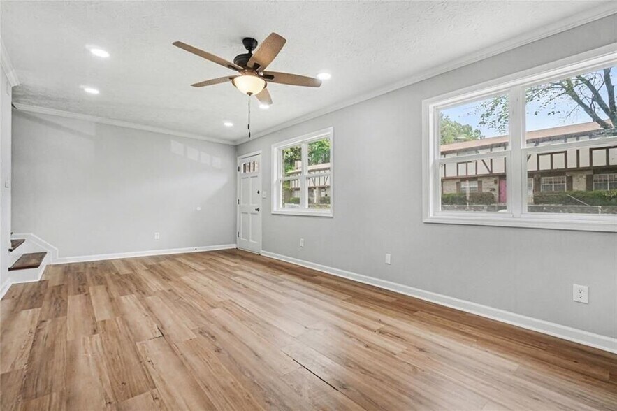 Building Photo - 2952 N Dekalb, A