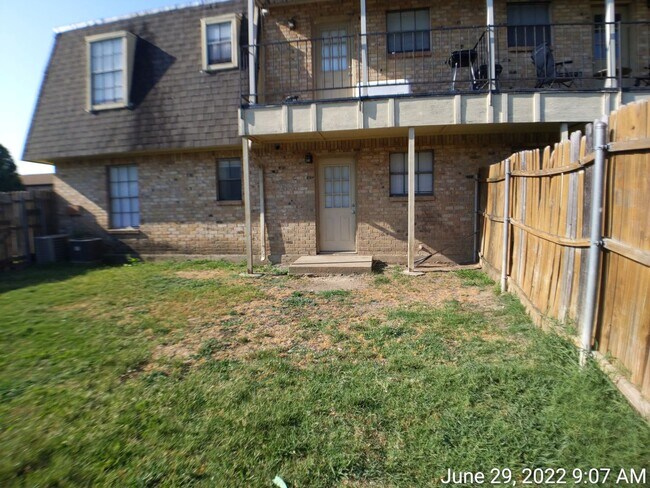 Building Photo - Apartment