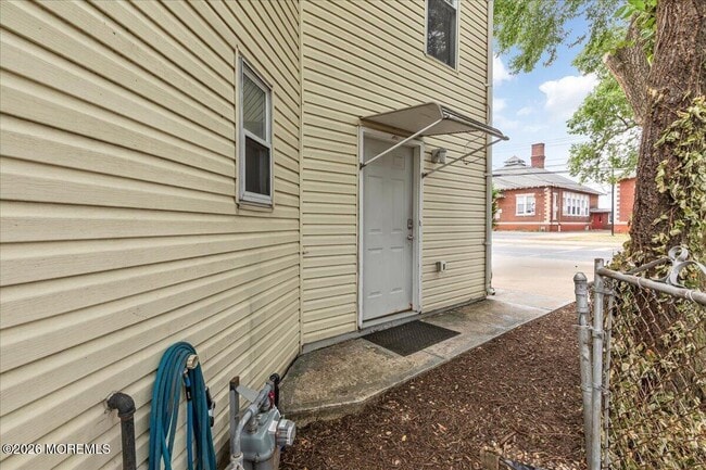 Building Photo - 109 Poole Ave