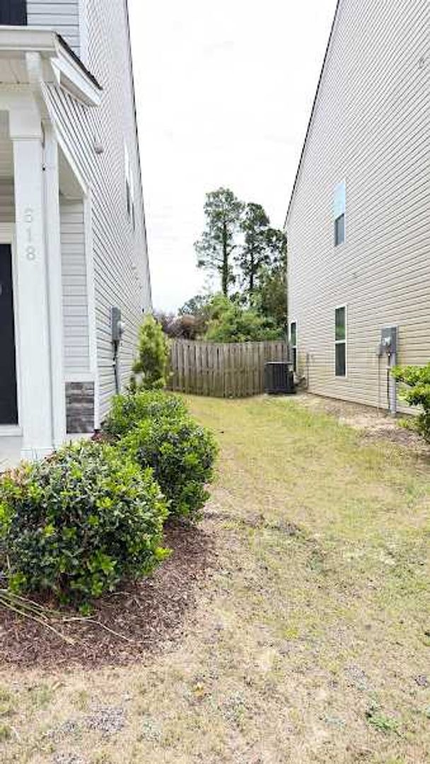 Building Photo - PET FRIENDLY - ENCLOSED FENCE In beautiful Graniteville!  Free Rent promo with qualified lease!!