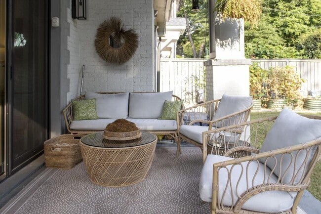 Building Photo - 801 Durant Pl NE