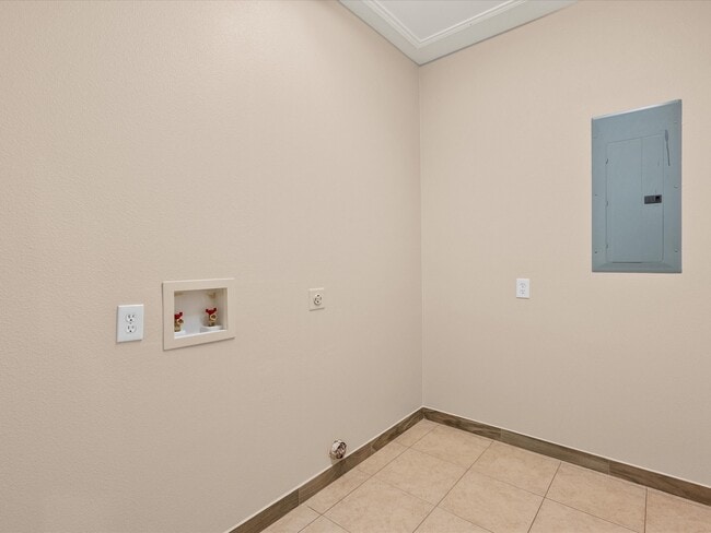 Building Photo - 533 12th St