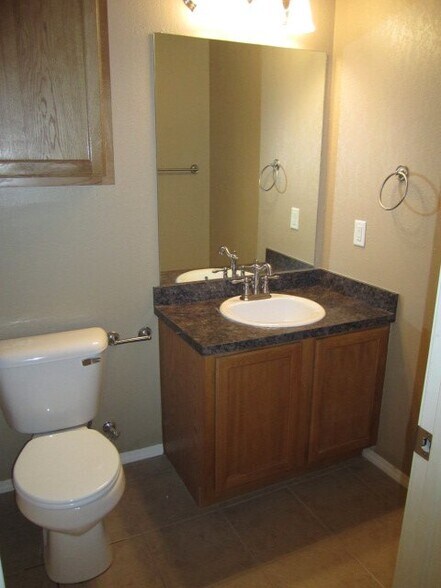 Building Photo - 425 Sterling Pointe Way