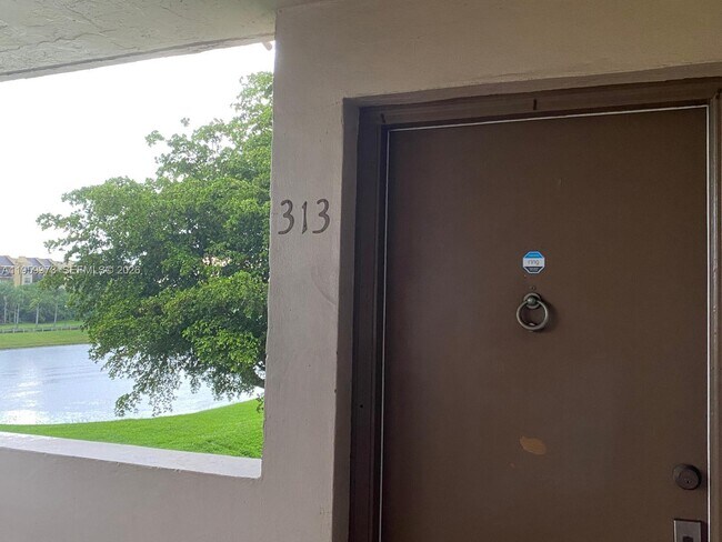 Building Photo - 820 NW 87th Ave