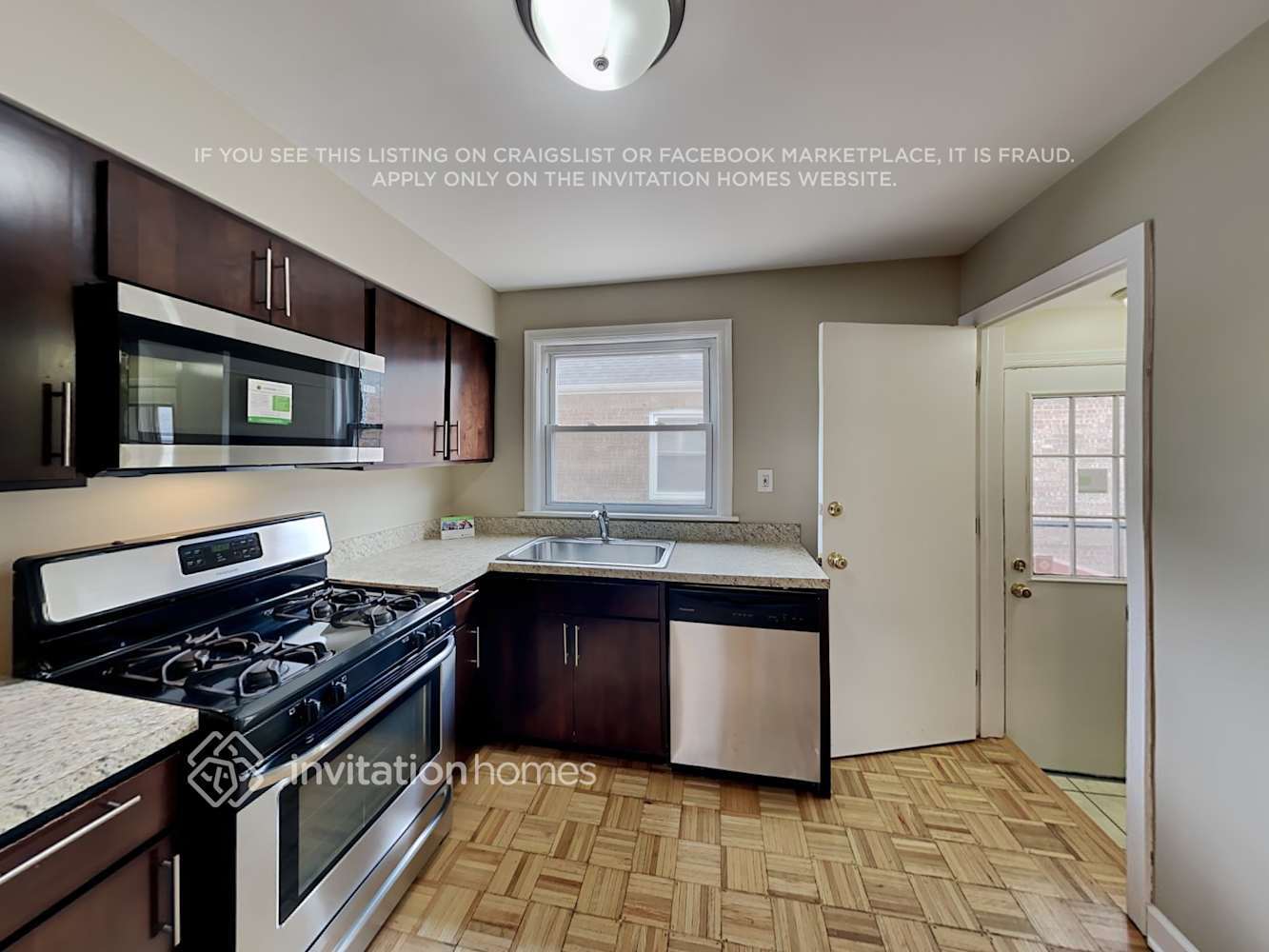 Building Photo - 2332 Leyden Ave