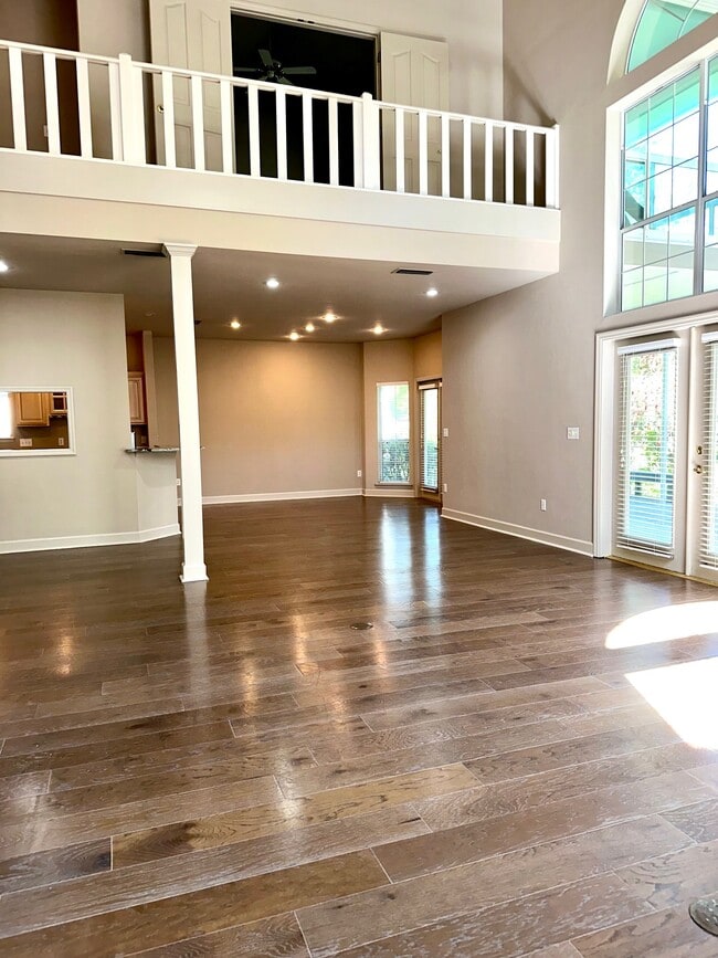 Building Photo - 10947 Palmetto Blvd