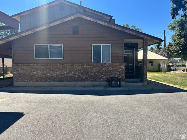 Primary Photo - 3554 Van Buren Ave