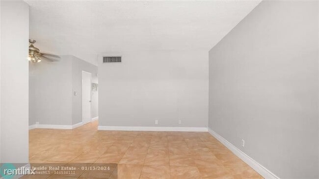 Building Photo - 1 br, 1 bath House - 1855 Plunkett St Apt 403