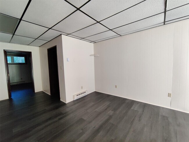 Building Photo - 28 Vineyard Ave