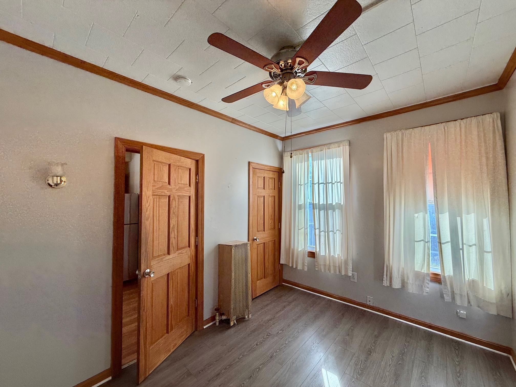 Building Photo - 216 Laurel Ave