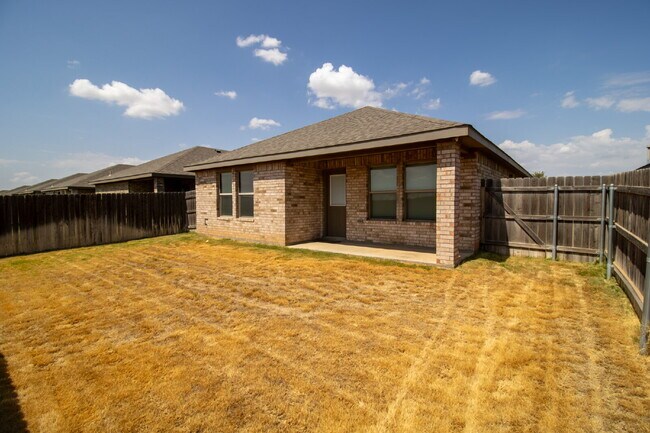 Building Photo - "Charming 3-Bed, 2-Bath Oasis in Lubbock – Spacious 1,489 Sq Ft Haven!"