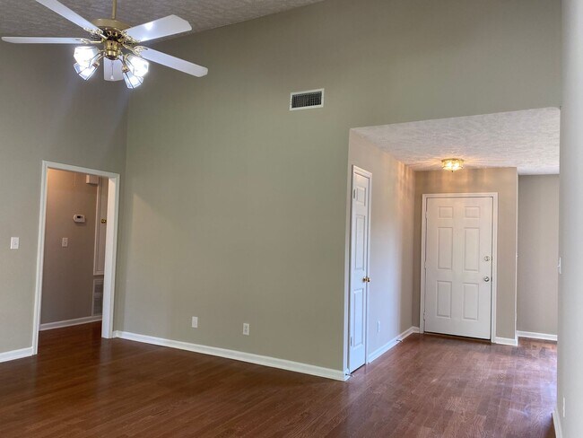 Building Photo - Charming 3-Bedroom Brick Home with Modern ...