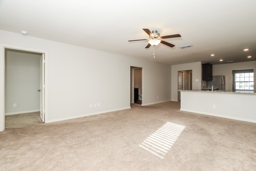 Building Photo - 7210 Lazy Cyn