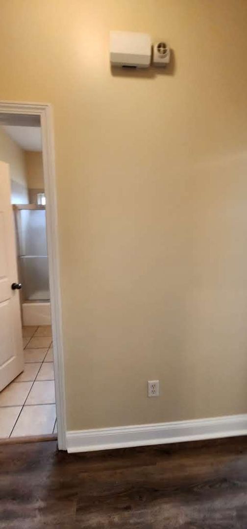 Building Photo - Great Home and Location-Available Now!