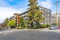 Building Photo - 700 E Mercer