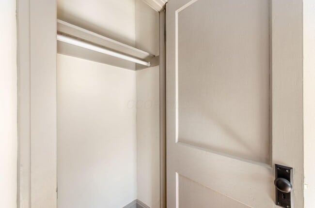 Building Photo - 289 Brehl Ave