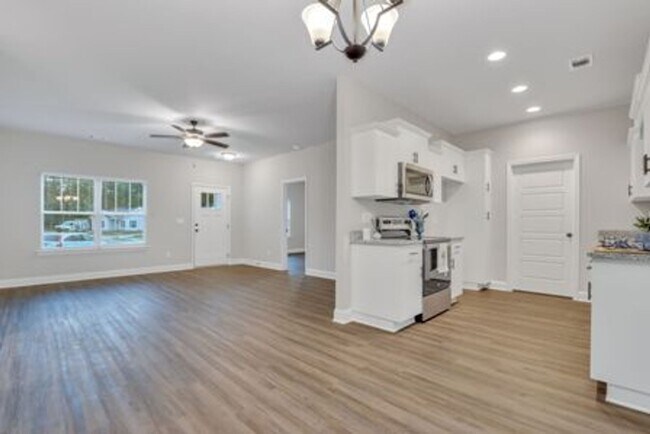 Building Photo - 135 B Smithfield Dr