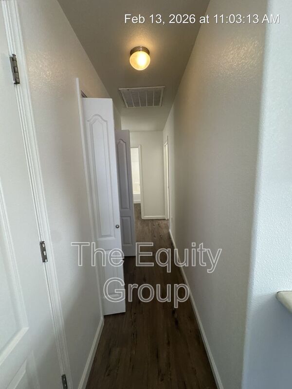 Building Photo - 540 E Lakeview Ave