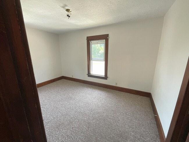 Building Photo - One Bedroom, Upstairs Duplex