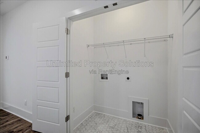 Building Photo - 501 Greenville Ave