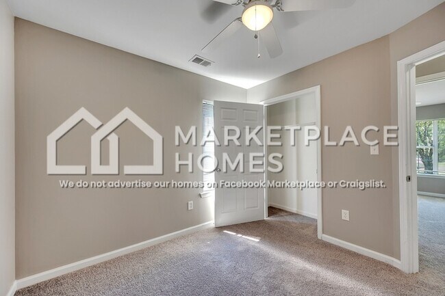 Building Photo - 1356 Royalty Dr