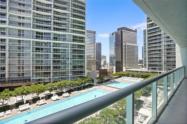 Building Photo - 475 Brickell Ave