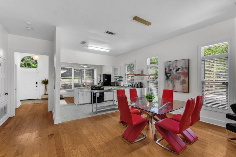 Building Photo - 806 Oakwood St