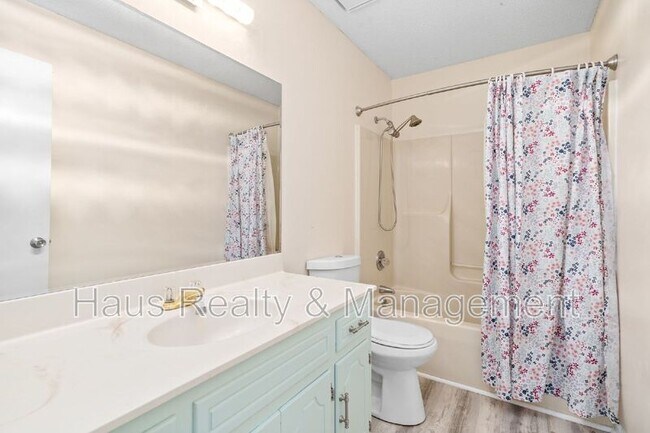 Building Photo - 919 Desota Ln