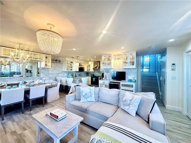 Building Photo - 312 America