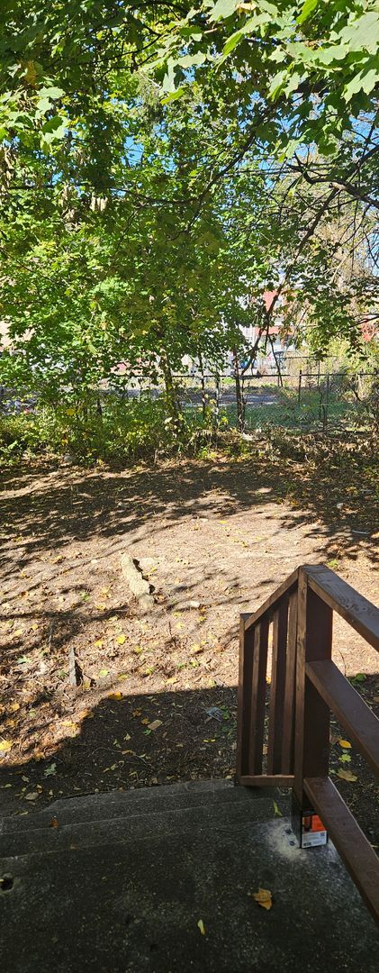 Building Photo - Large house with a nice layout welcome Home