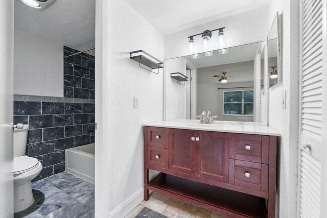 Building Photo - 6260 S Falls Cir Dr