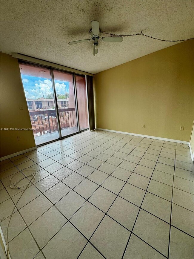 Building Photo - 6312 SW 139th Ct