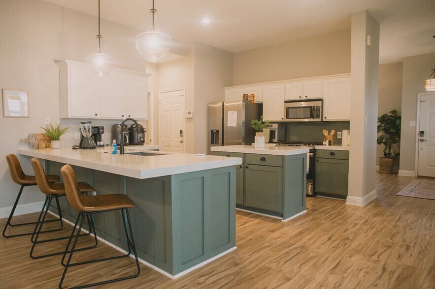 Building Photo - 9908 Half Moon Dr