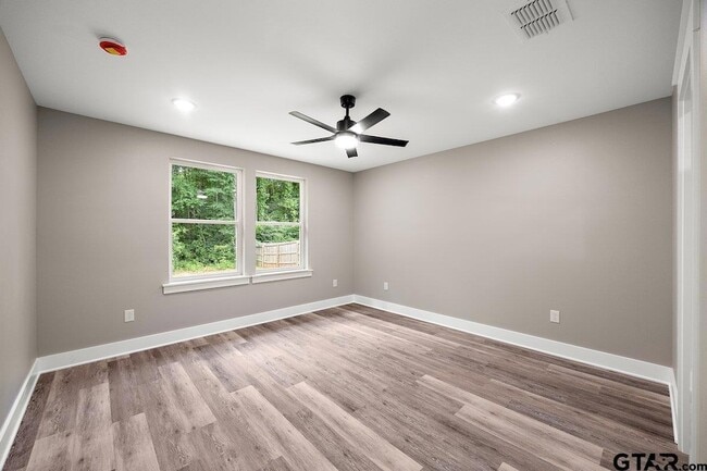 Building Photo - 437 Tara Lane