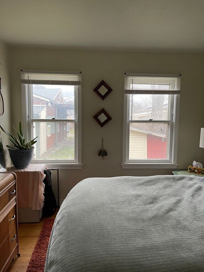 Building Photo - 123 Livingston St